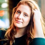 woman in black long sleeve shirt